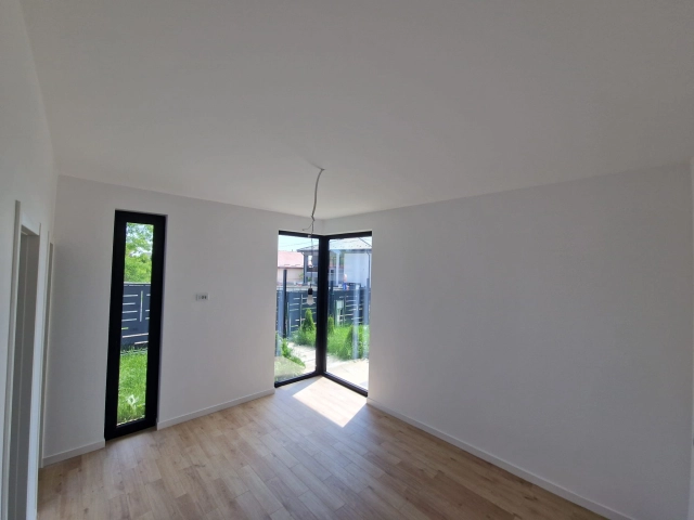Casa 4 camere - Miroslava