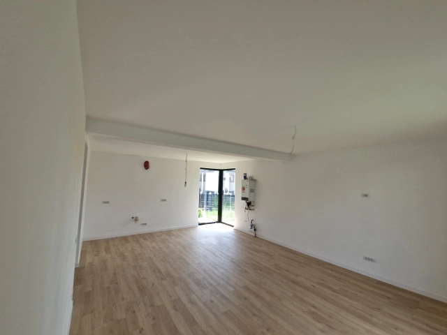 Casa 4 camere - Miroslava