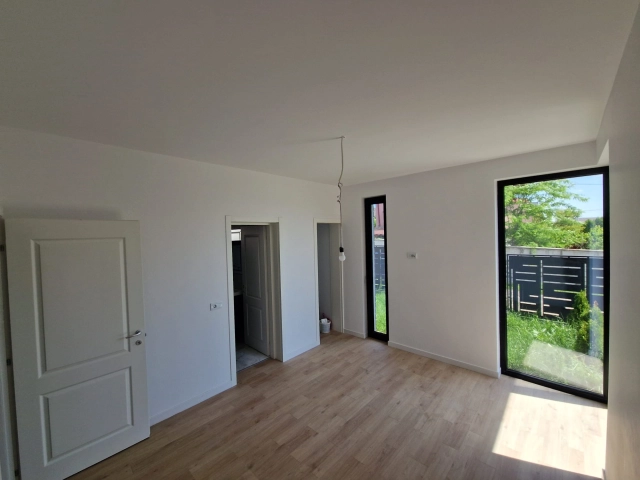 Casa 4 camere - Miroslava