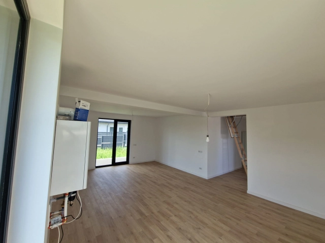 Casa 4 camere - Miroslava