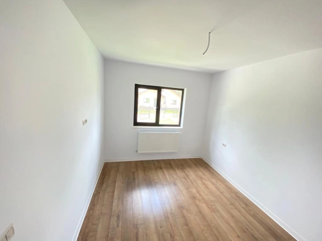 Casa 4 camere - Miroslava