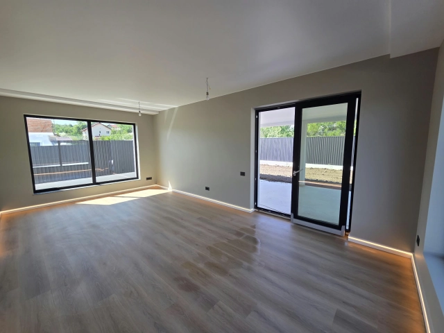 Casa 5 camere - Miroslava