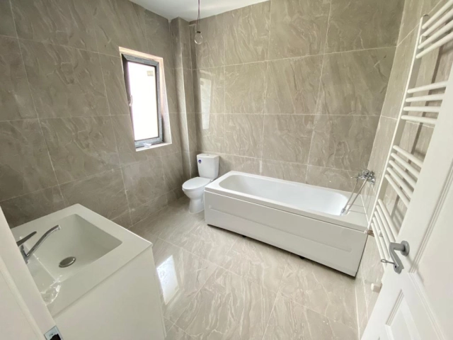 Casa 3 camere - Miroslava