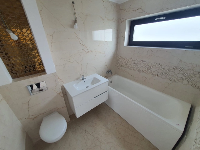 Casa 3 camere - Miroslava