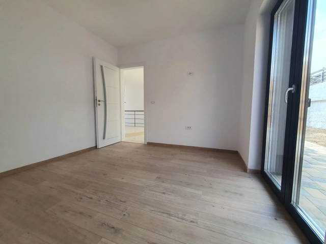 Casa 3 camere - Miroslava