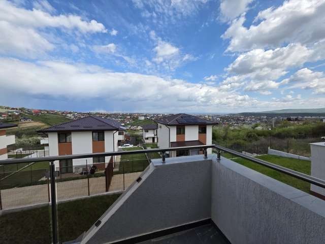 Casa 3 camere - Miroslava