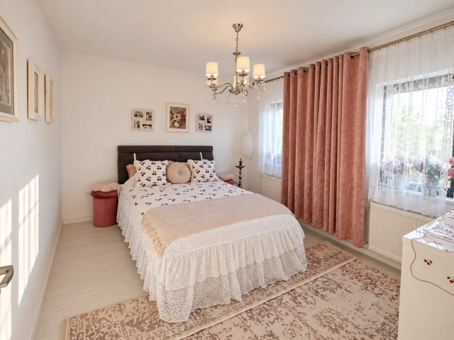 Casa 3 camere - Miroslava